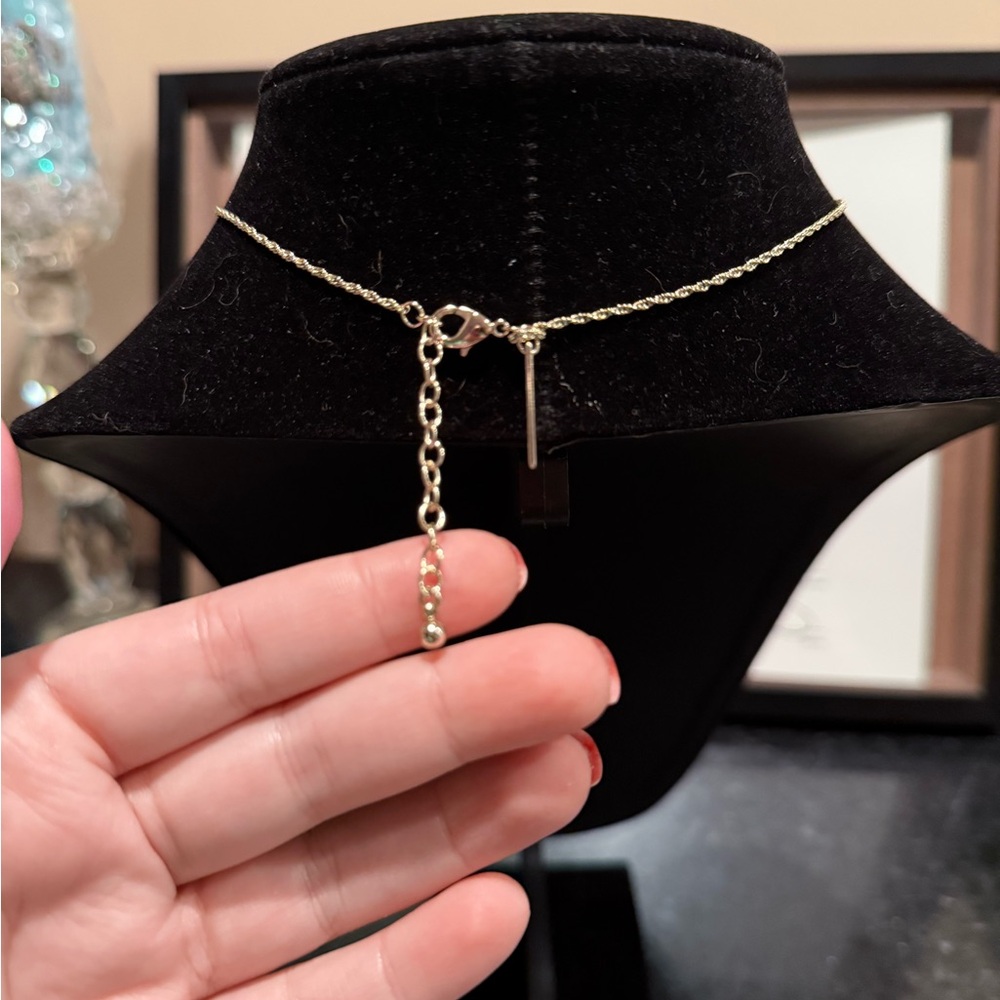 Kendra Scott Kiri Necklace in Gold Slate Cats Eye - Picture 5 of 6